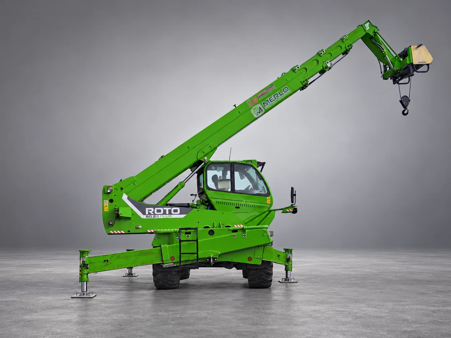 Sollevatore telescopico verde con braccio esteso